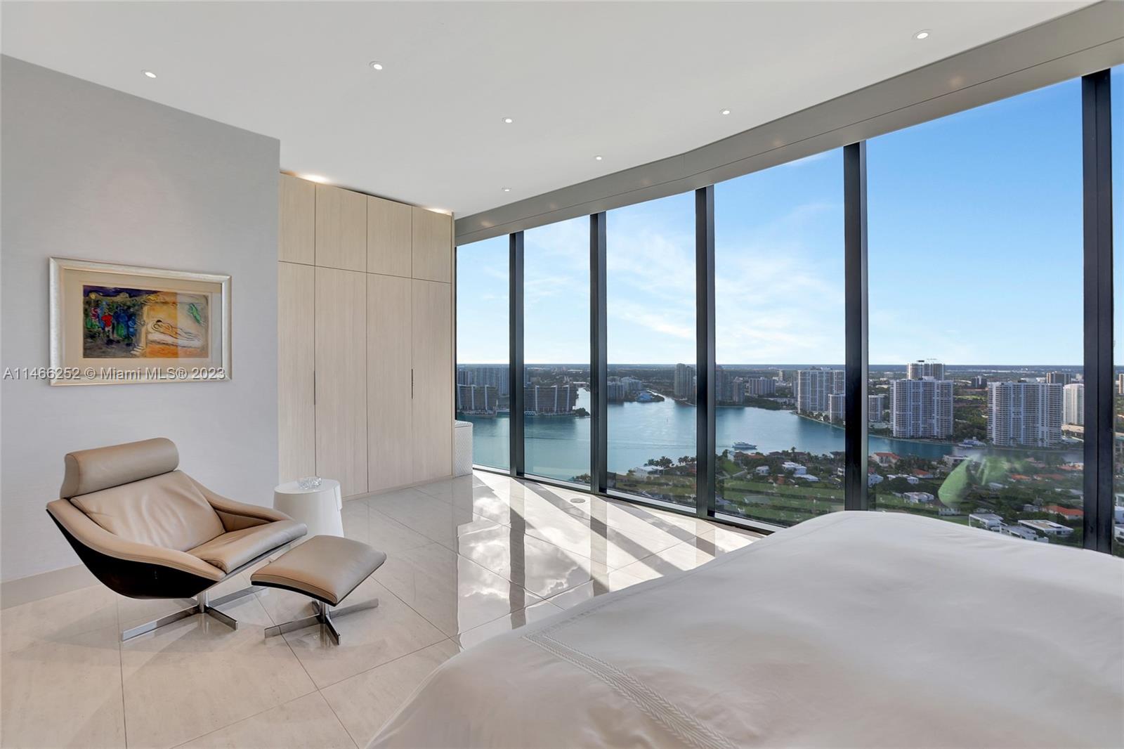 18555 COLLINS AVENUE COND - Residential