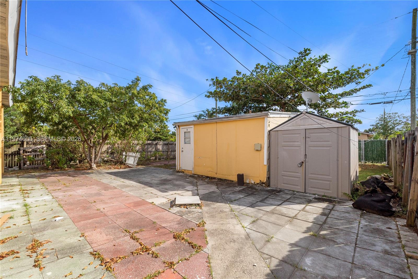 HOLLYWOOD PARK - Residential Lease