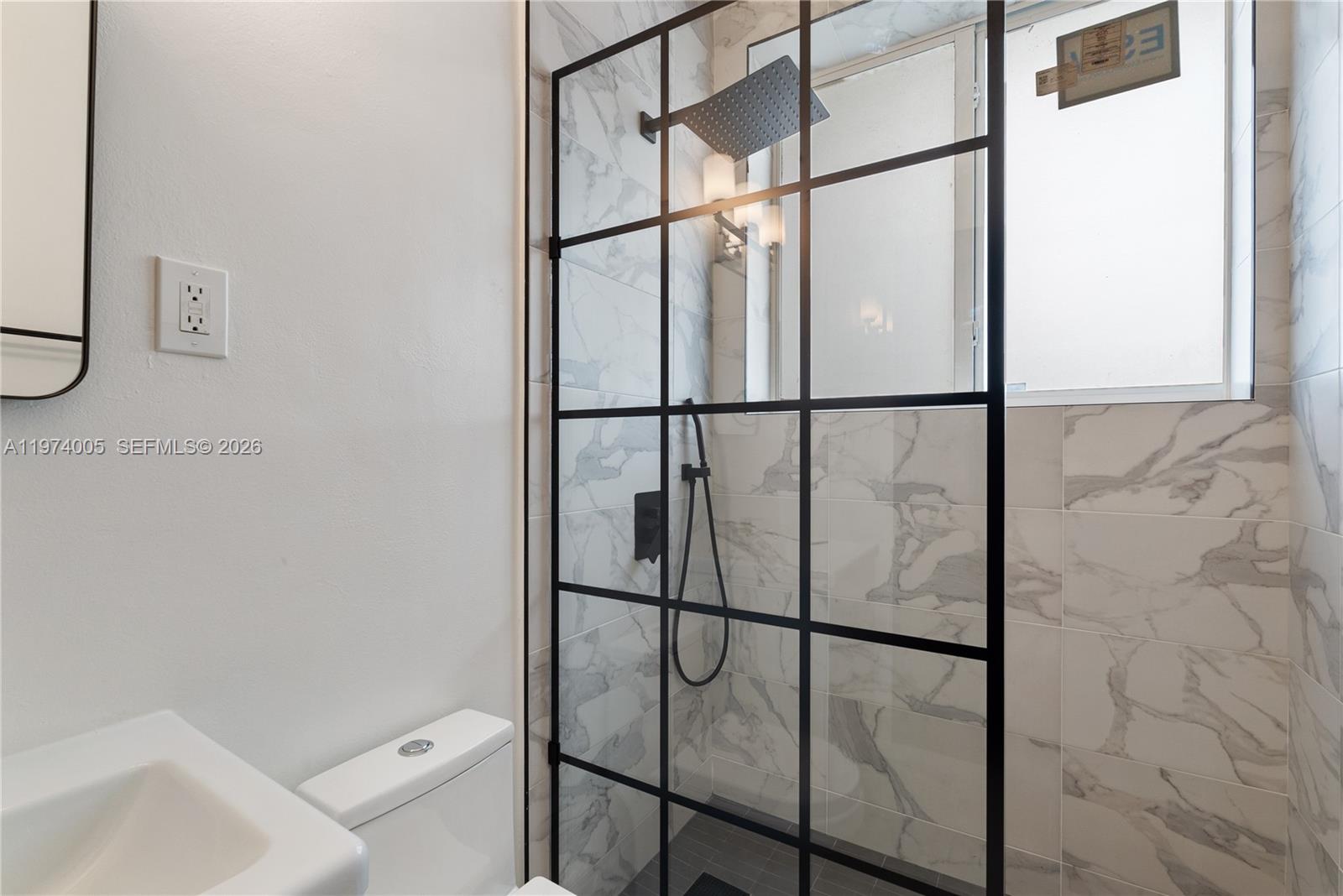 HOLLYWOOD PARK - Residential Lease