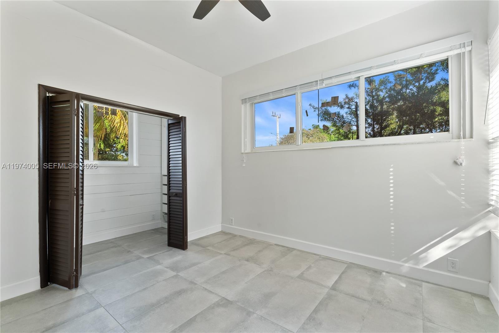 HOLLYWOOD PARK - Residential Lease