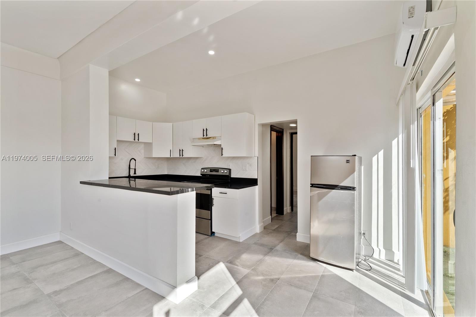 HOLLYWOOD PARK - Residential Lease