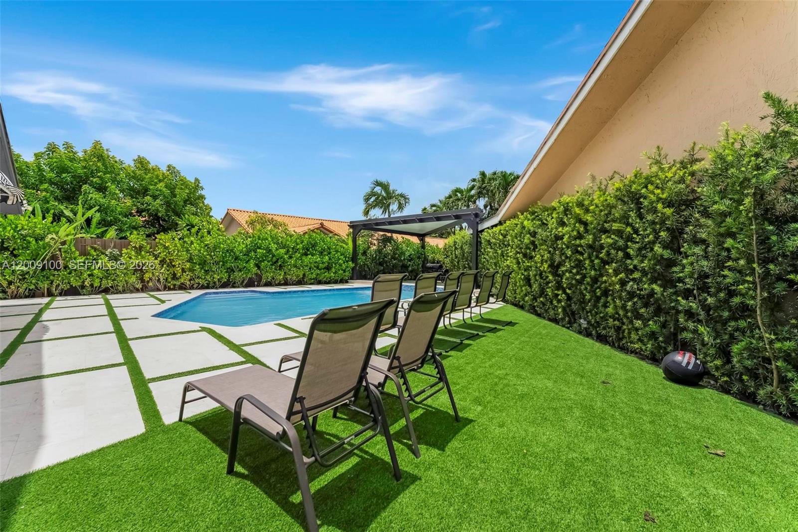 KENDALL KINGDOM - Residential