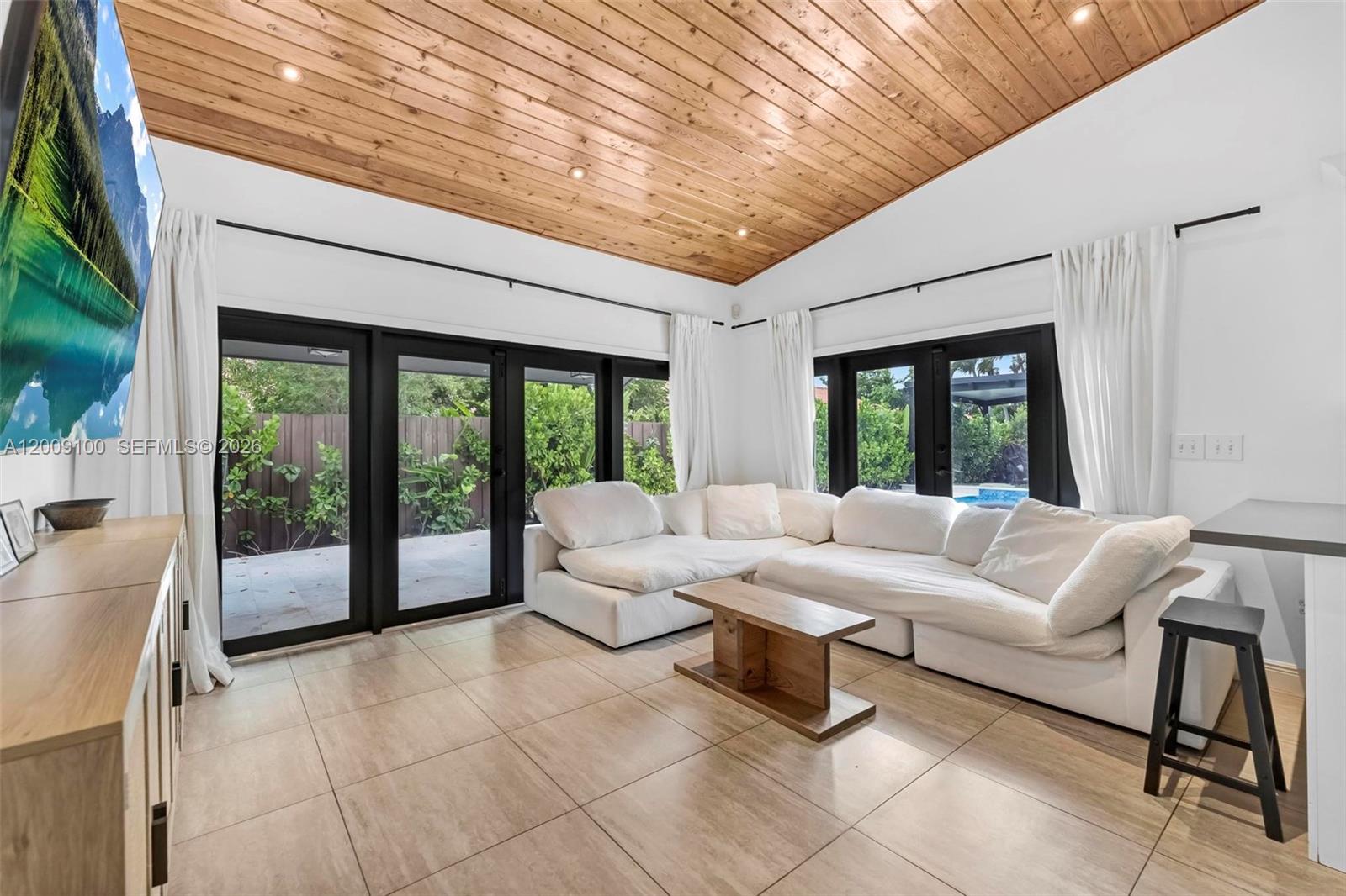 KENDALL KINGDOM - Residential