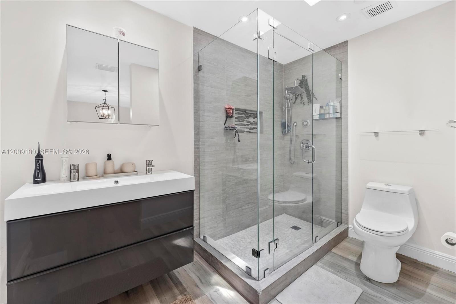 KENDALL KINGDOM - Residential