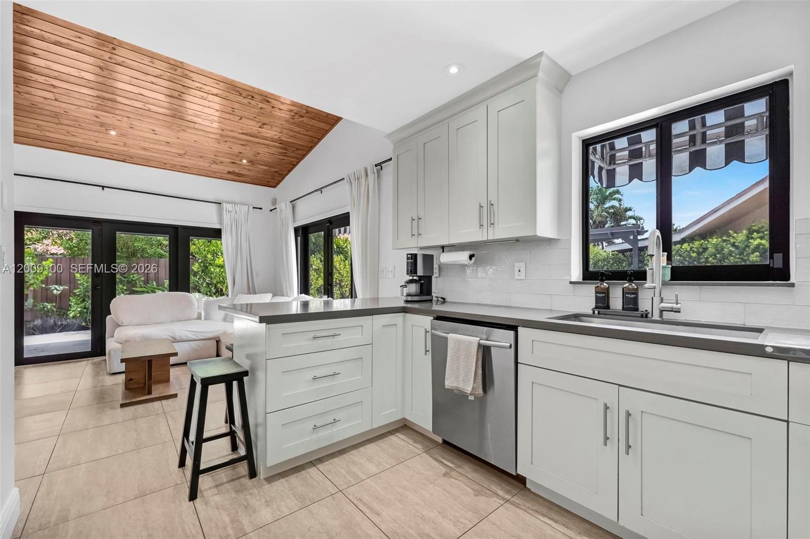 KENDALL KINGDOM - Residential