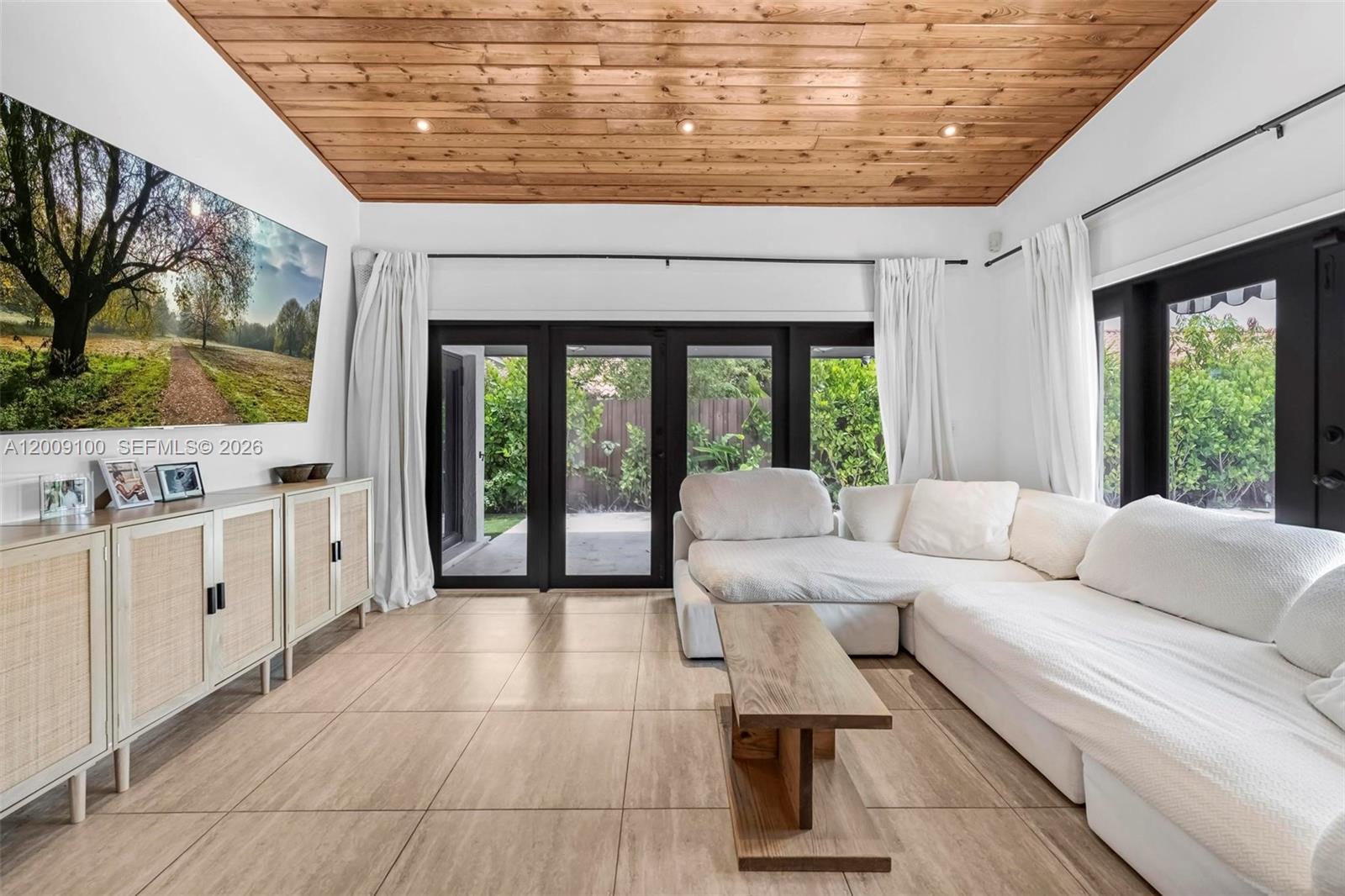 KENDALL KINGDOM - Residential