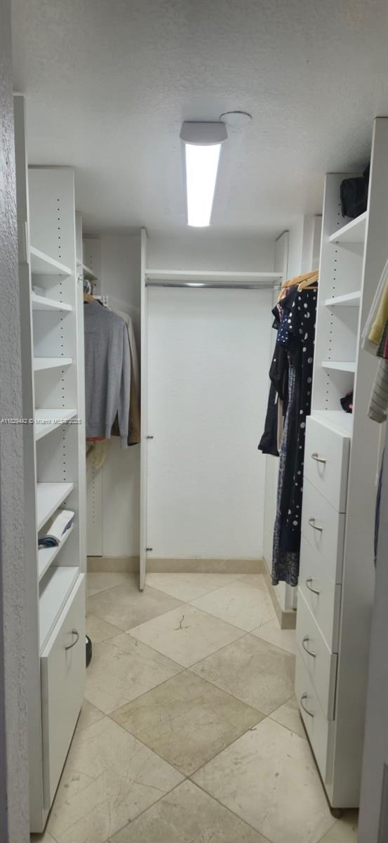 LEXCELLENCE CONDO - Residential