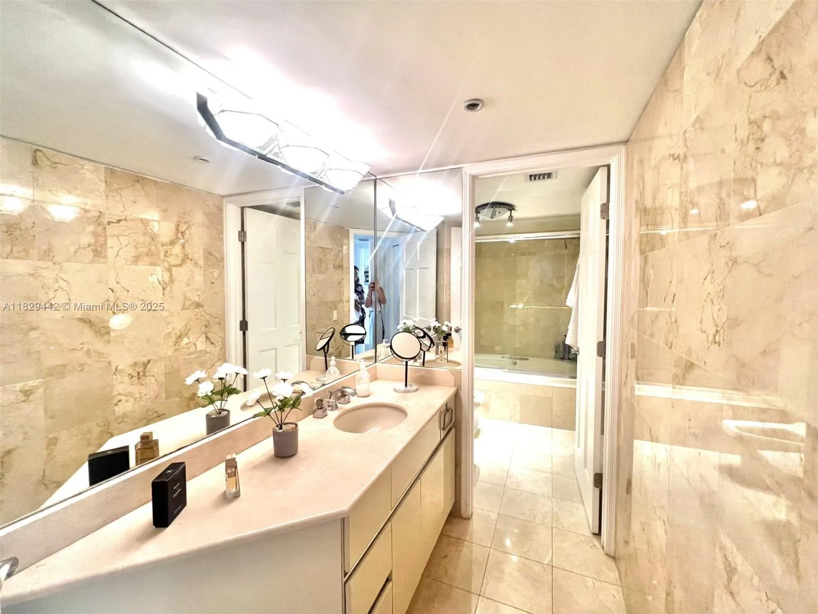 Miami Beach, Florida 33140, United States, 2 Bedrooms Bedrooms, ,2 BathroomsBathrooms,Residential,Active,159553