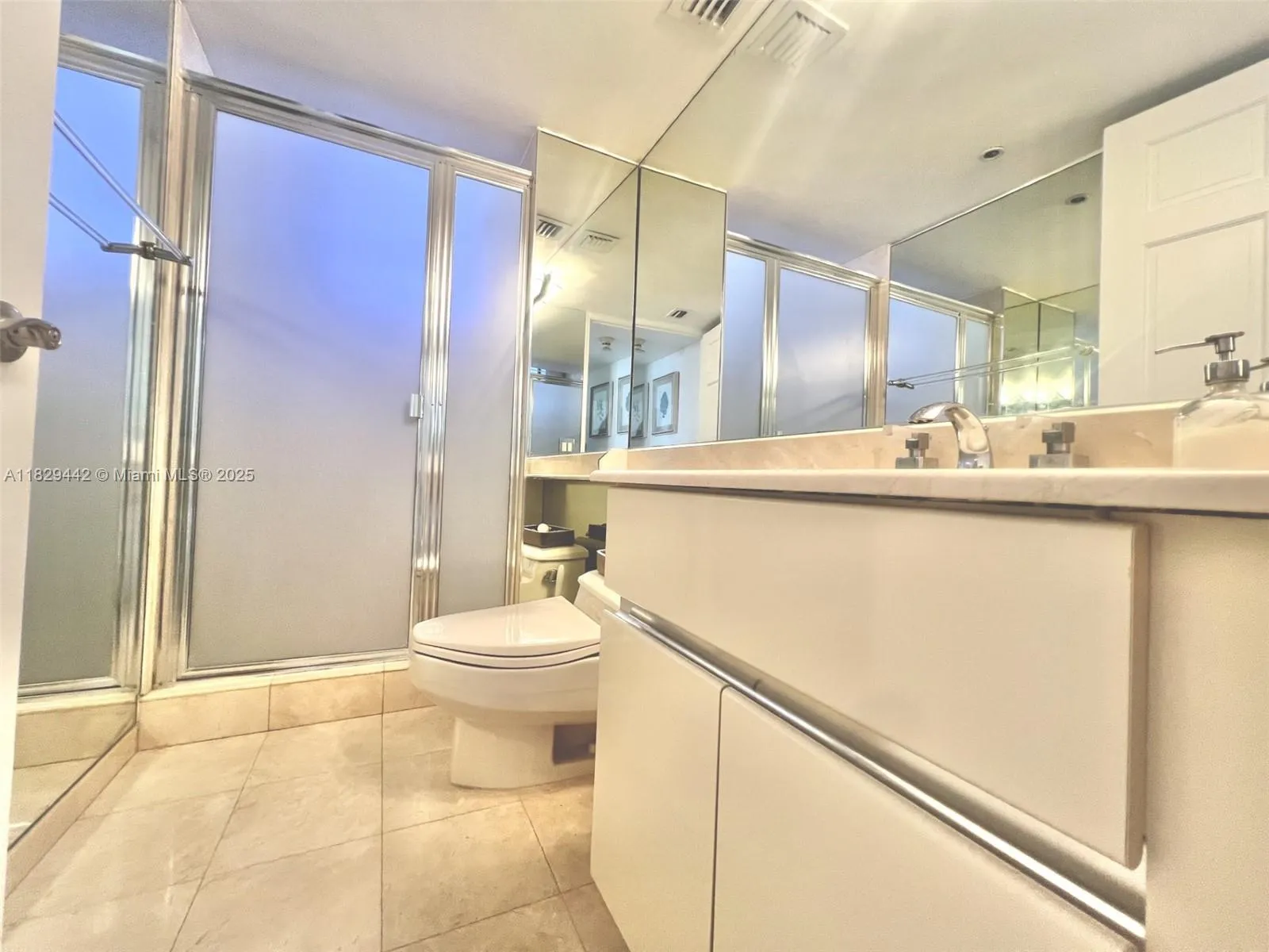Miami Beach, Florida 33140, United States, 2 Bedrooms Bedrooms, ,2 BathroomsBathrooms,Residential,Active,159553