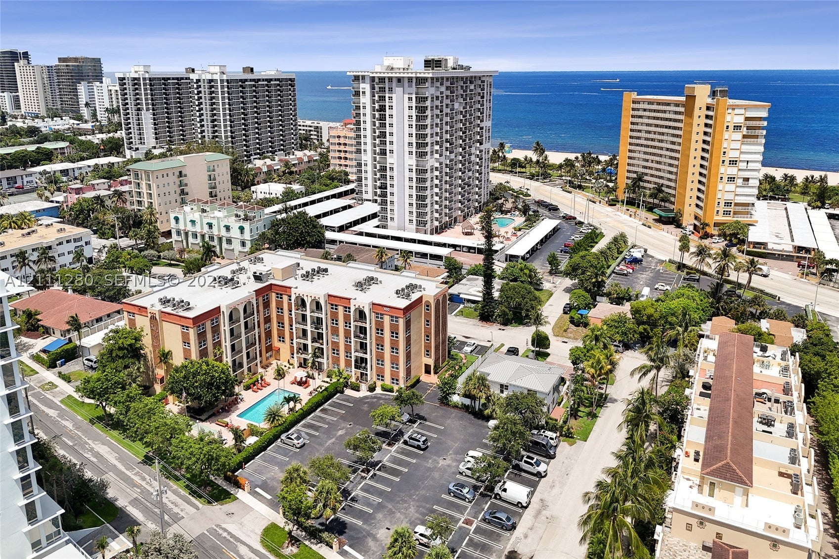 400 N Riverside Dr