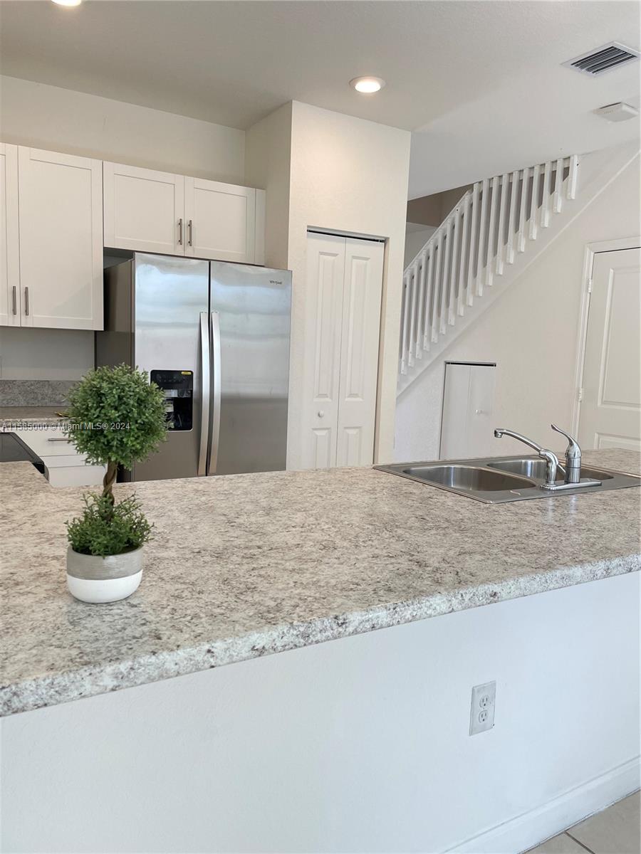 VIA VENTURA NEIGHBORHOOD - Residential Lease