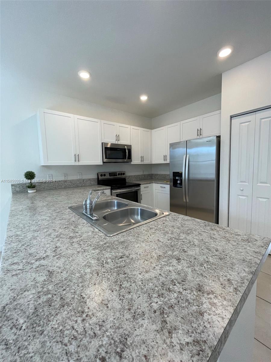 VIA VENTURA NEIGHBORHOOD - Residential Lease