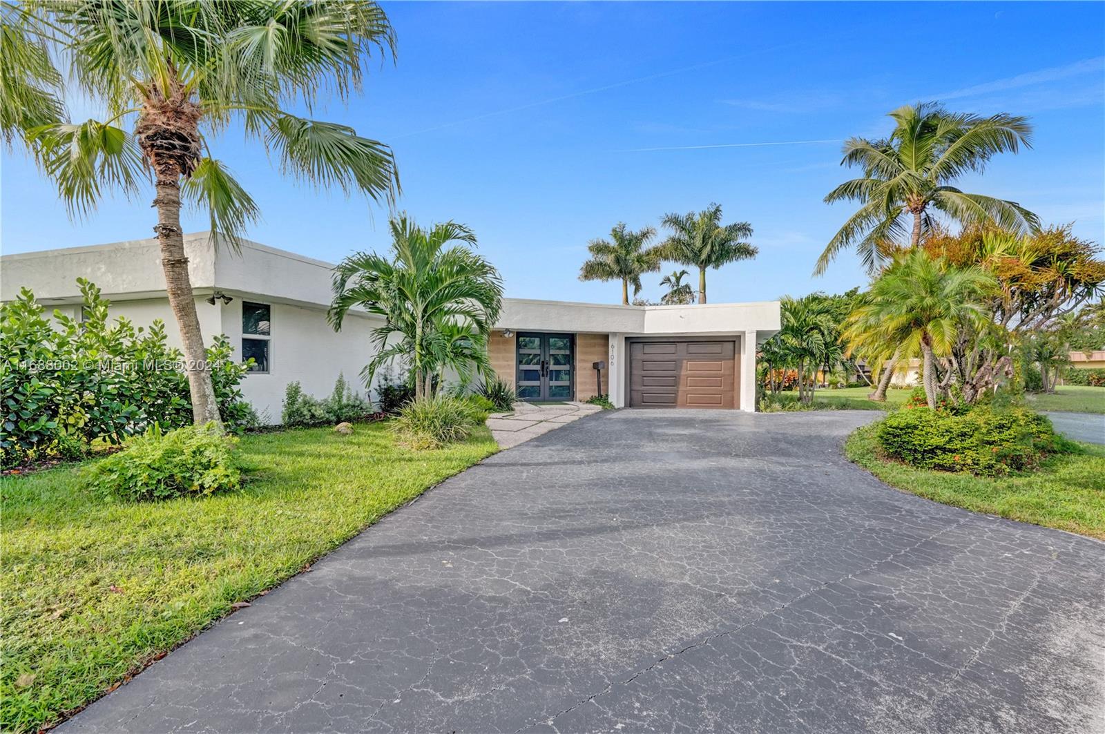 Rental Property at 6106 Royal Poinciana Ln, Tamarac, Broward County, Florida - Bedrooms: 5 
Bathrooms: 3  - $8,500 MO.