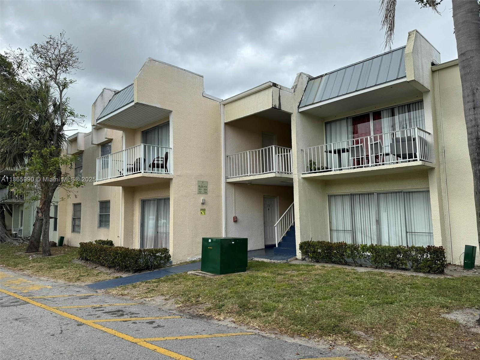 CLEAR LAKE PALMS CONDO - Residential