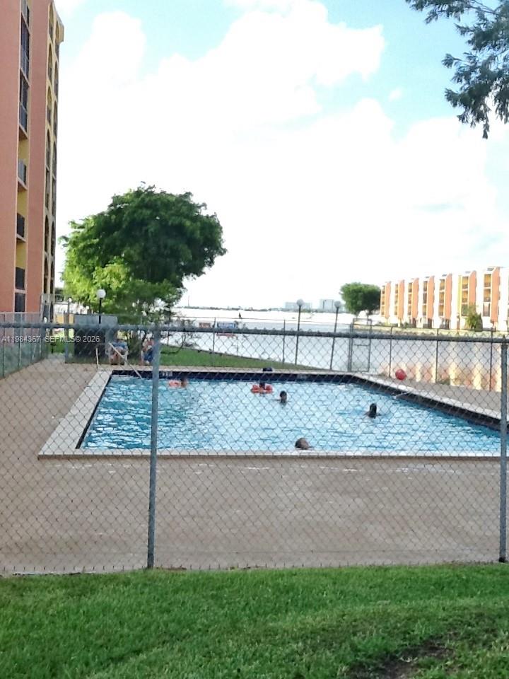 SUNSET VILLAS NO 3 CONDO - Residential