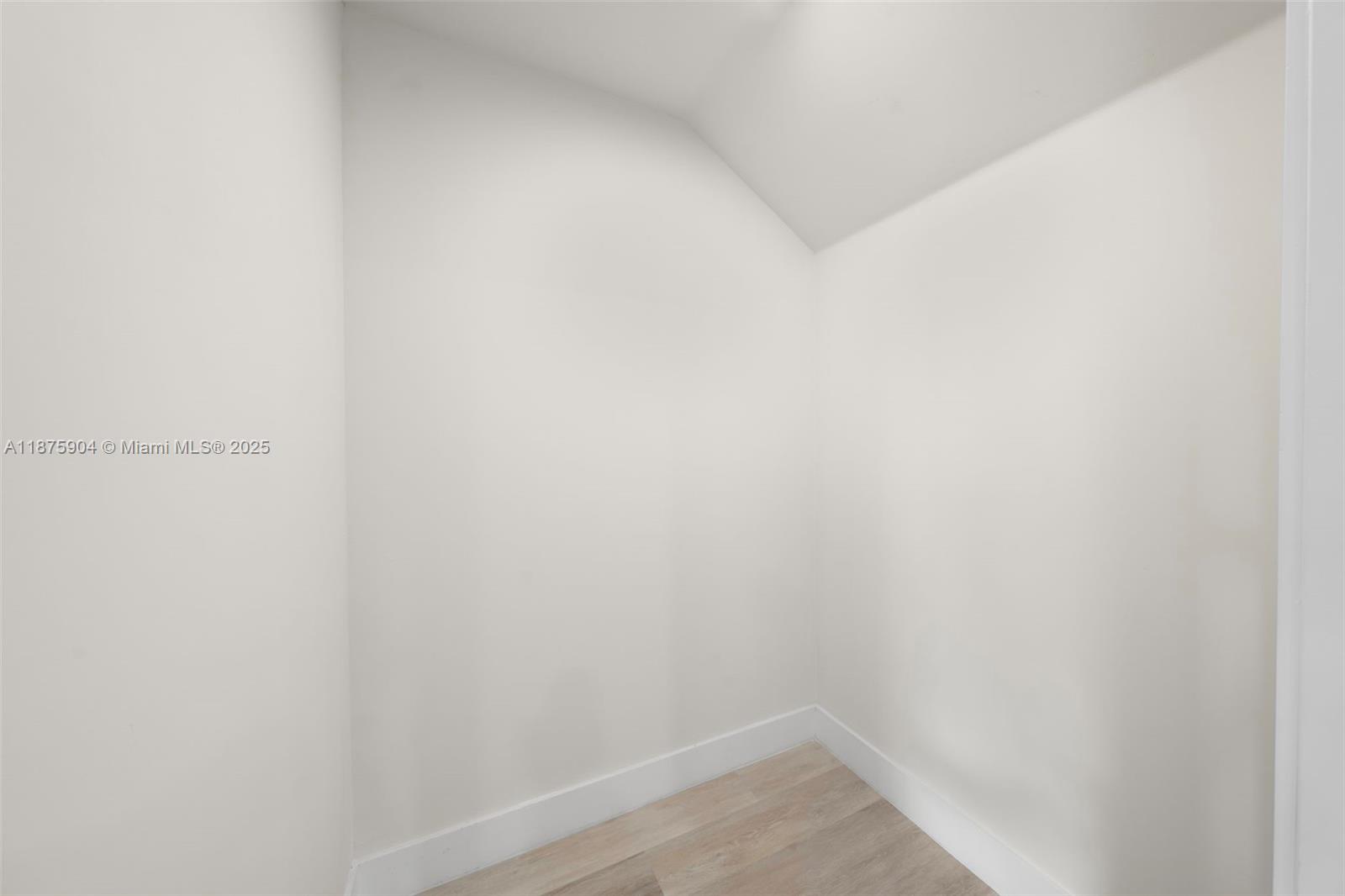 RIVERWOOD - Residential Lease