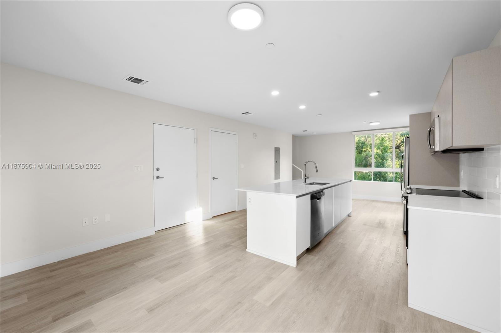 RIVERWOOD - Residential Lease