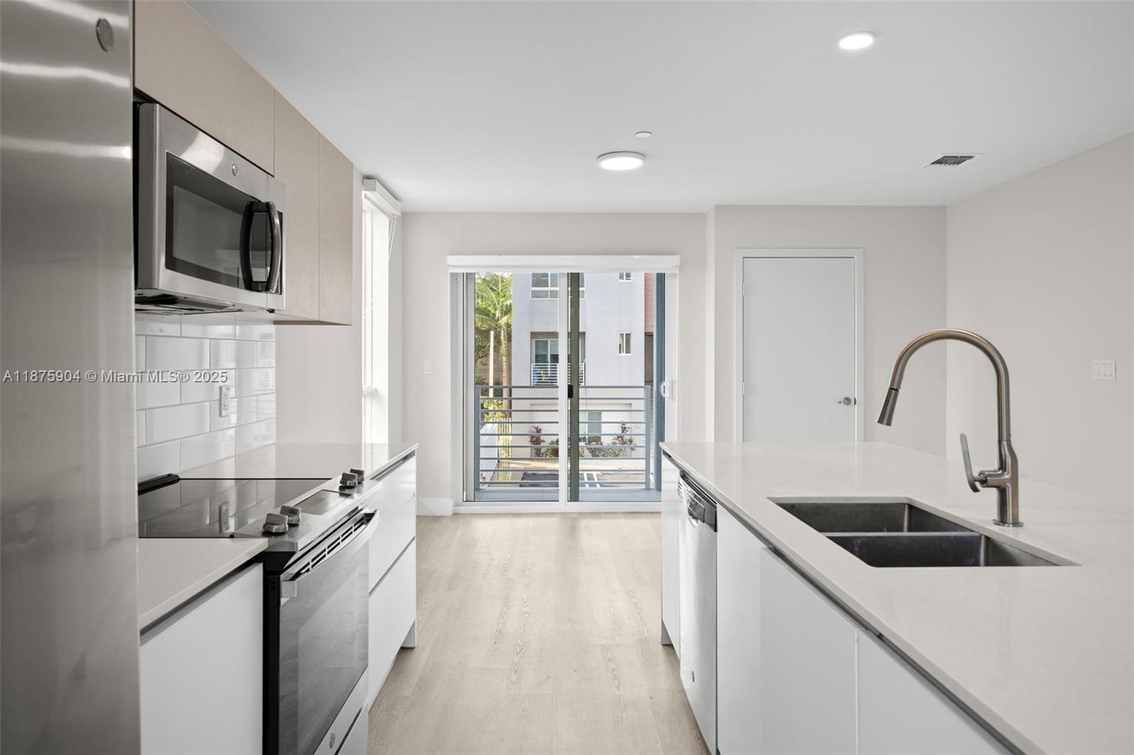 RIVERWOOD - Residential Lease