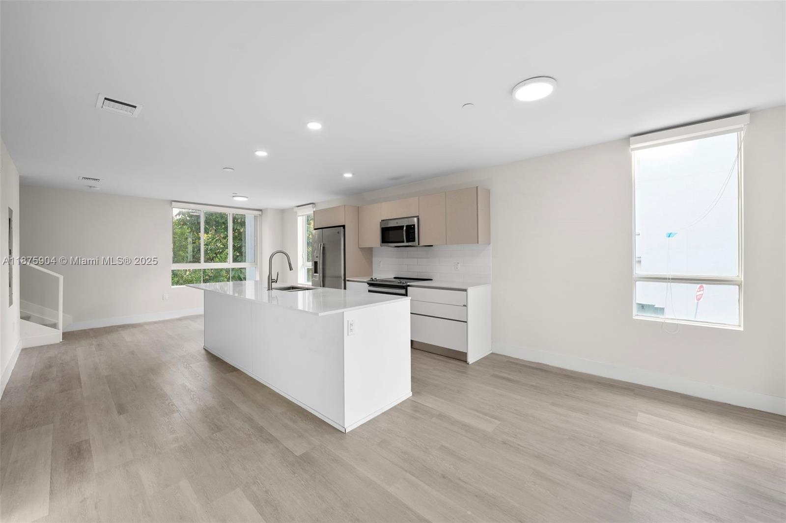 RIVERWOOD - Residential Lease