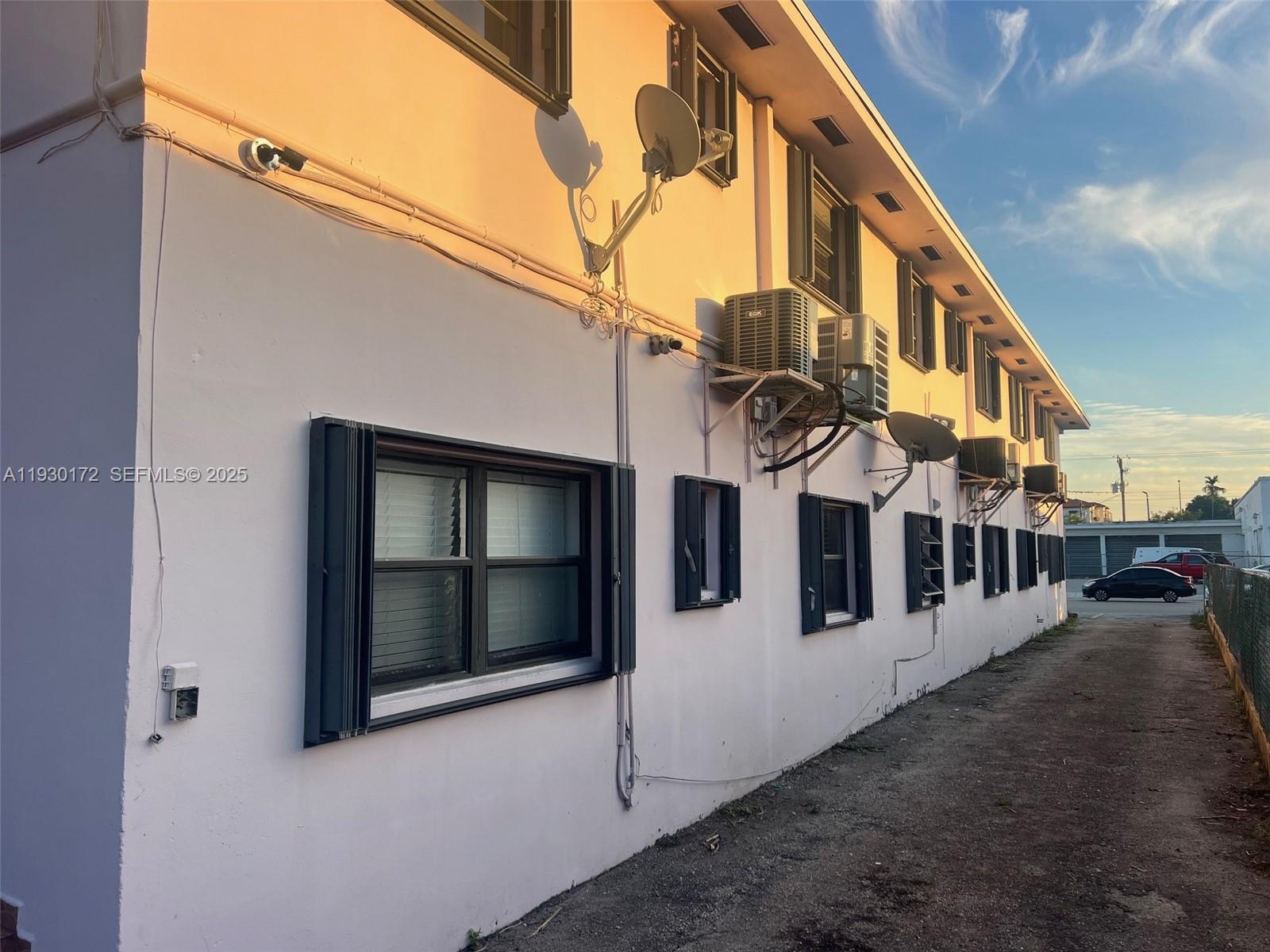 TOWN OF HIALEAH FLA - Residential Lease