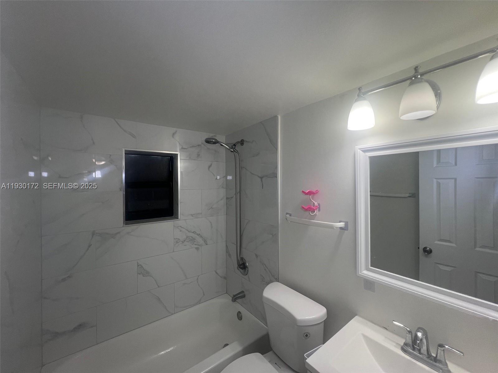 TOWN OF HIALEAH FLA - Residential Lease