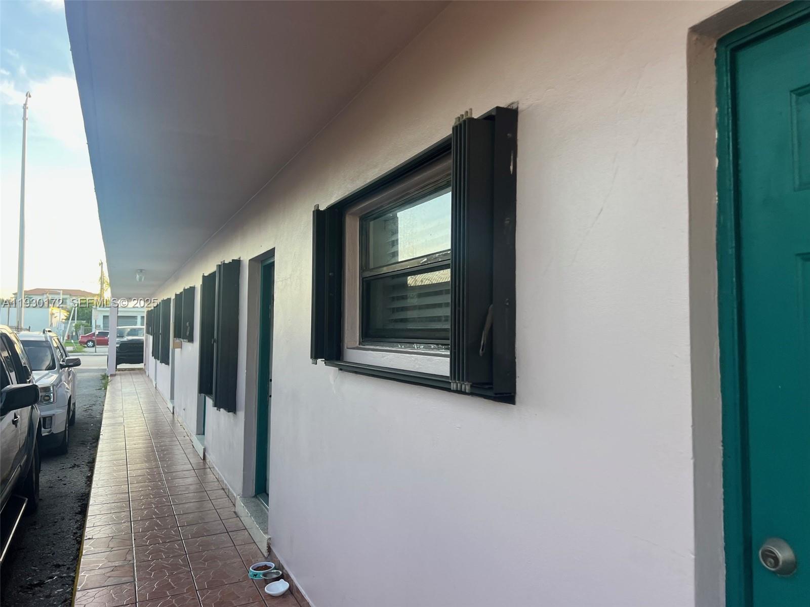 TOWN OF HIALEAH FLA - Residential Lease