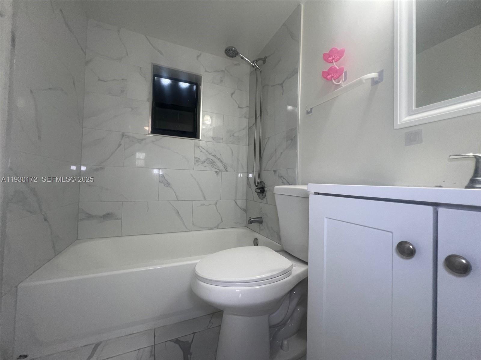 TOWN OF HIALEAH FLA - Residential Lease