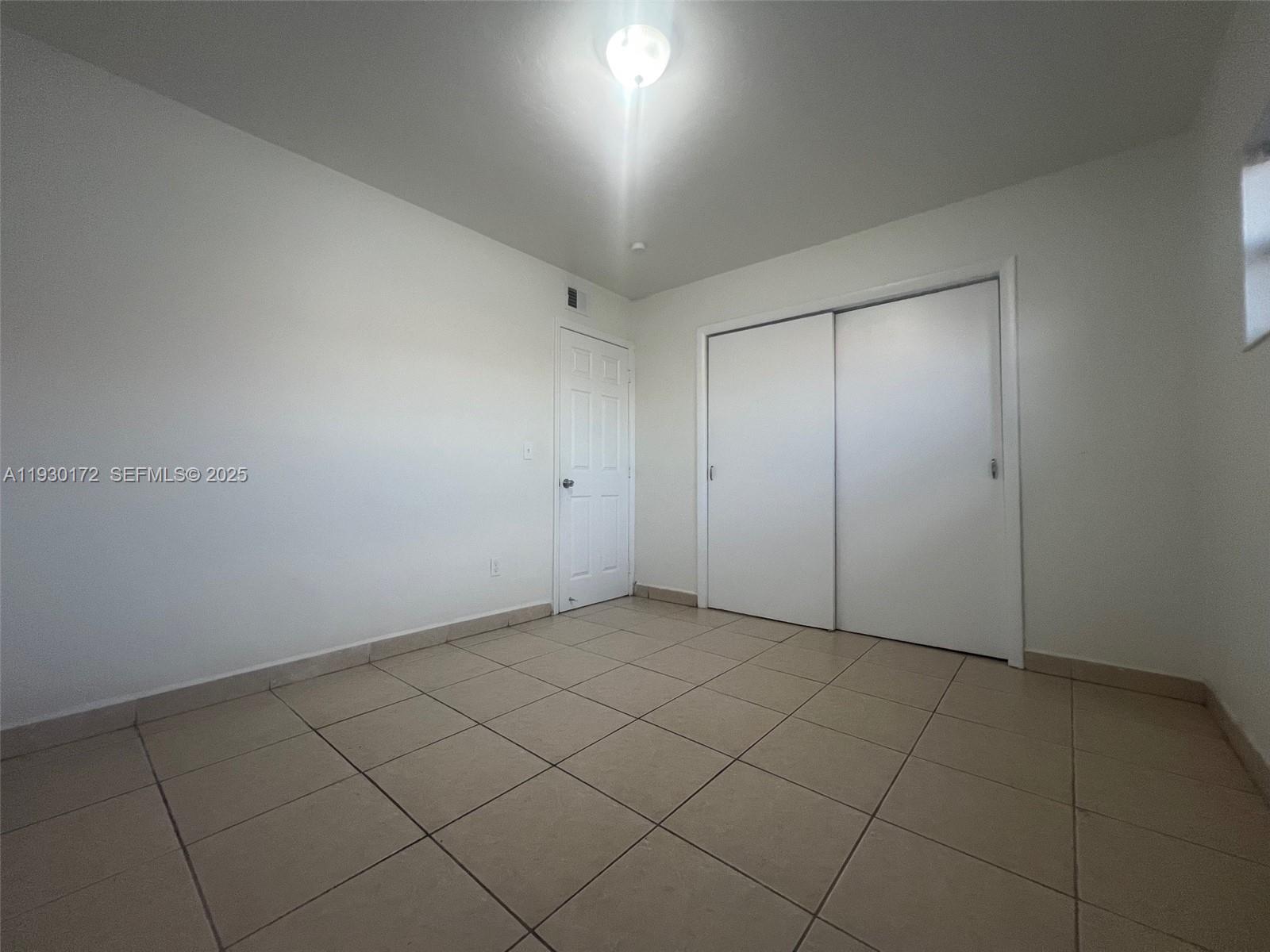 TOWN OF HIALEAH FLA - Residential Lease