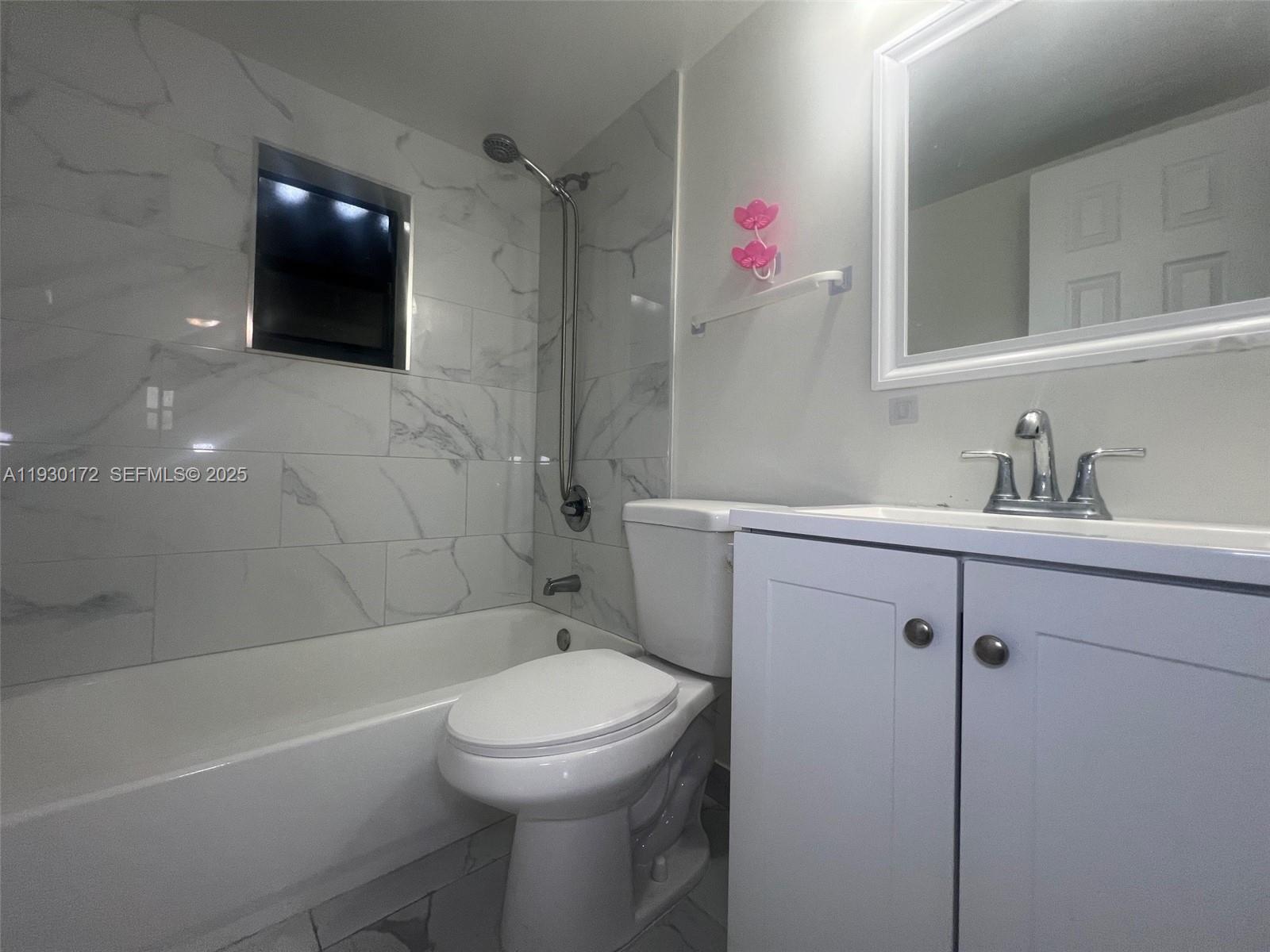 TOWN OF HIALEAH FLA - Residential Lease