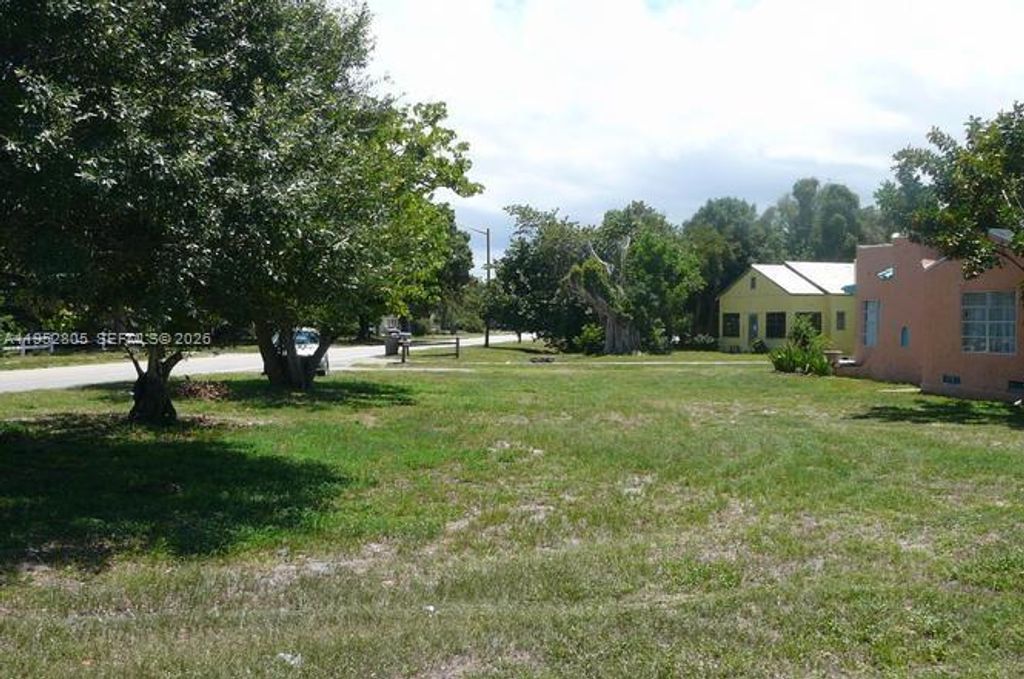 Photo of 2405 Sunrise Blvd, Fort Pierce, FL 34982 (MLS # A11952805)