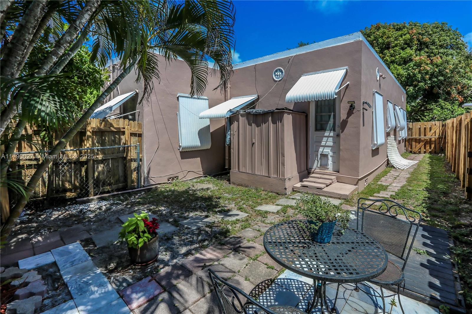 HOLLYWOOD - Residential Income
