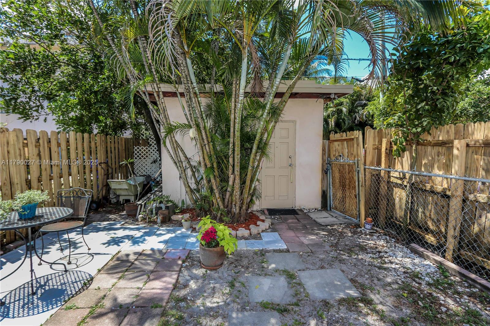 HOLLYWOOD - Residential Income