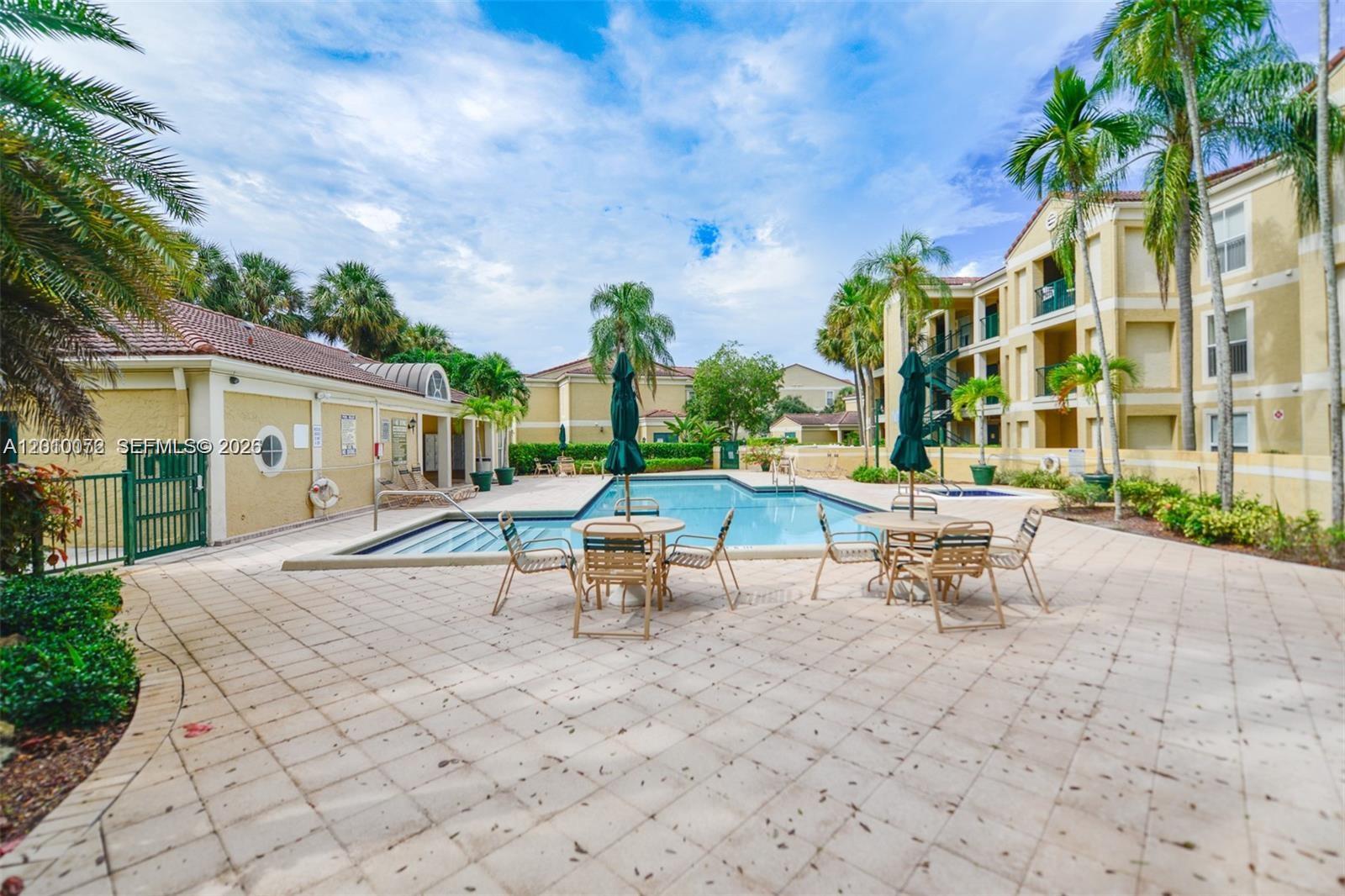 SAVANNAH AT RIVERSIDE CON - Residential
