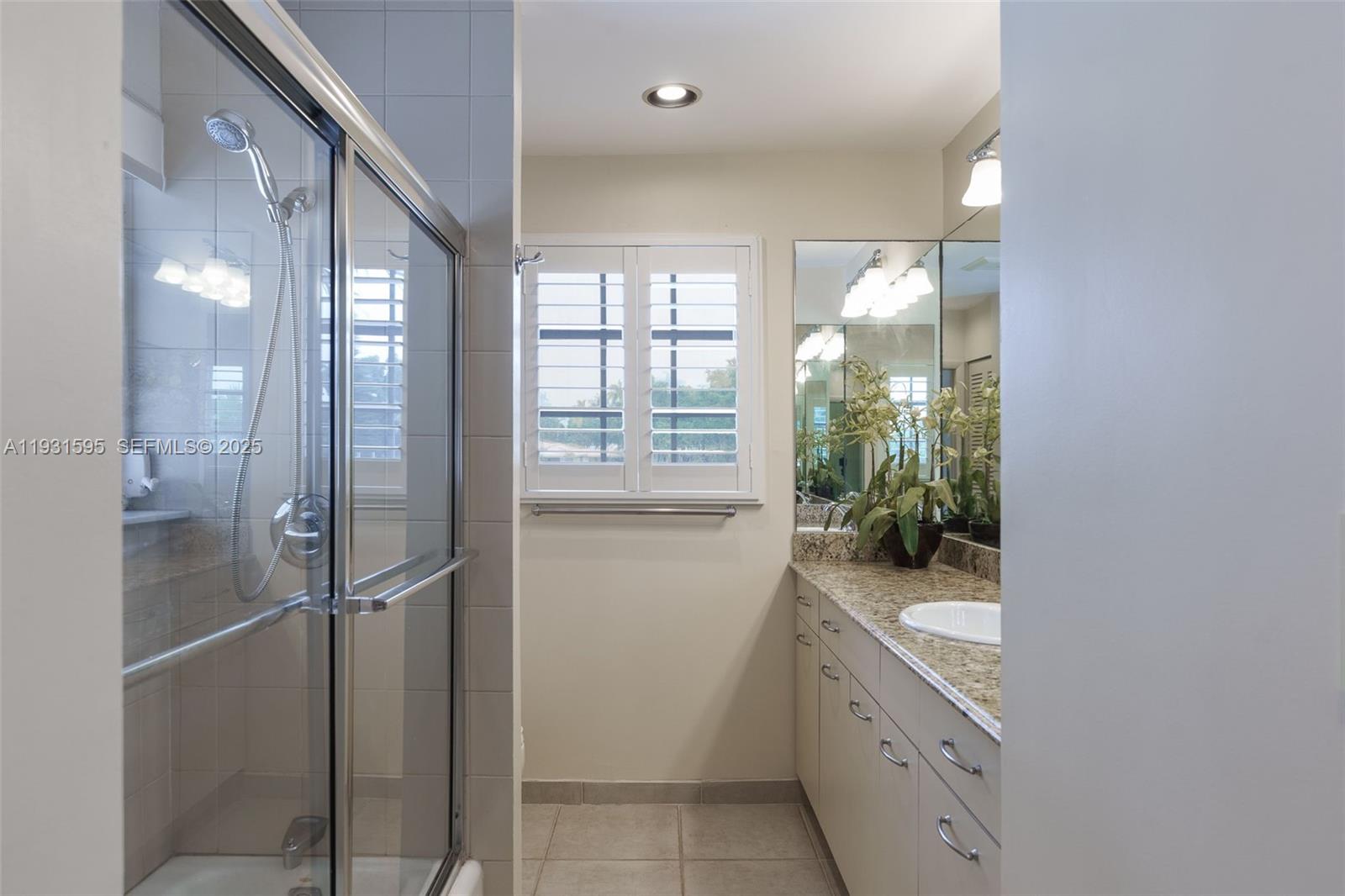 LAUDER GATE ISLES - Residential Lease