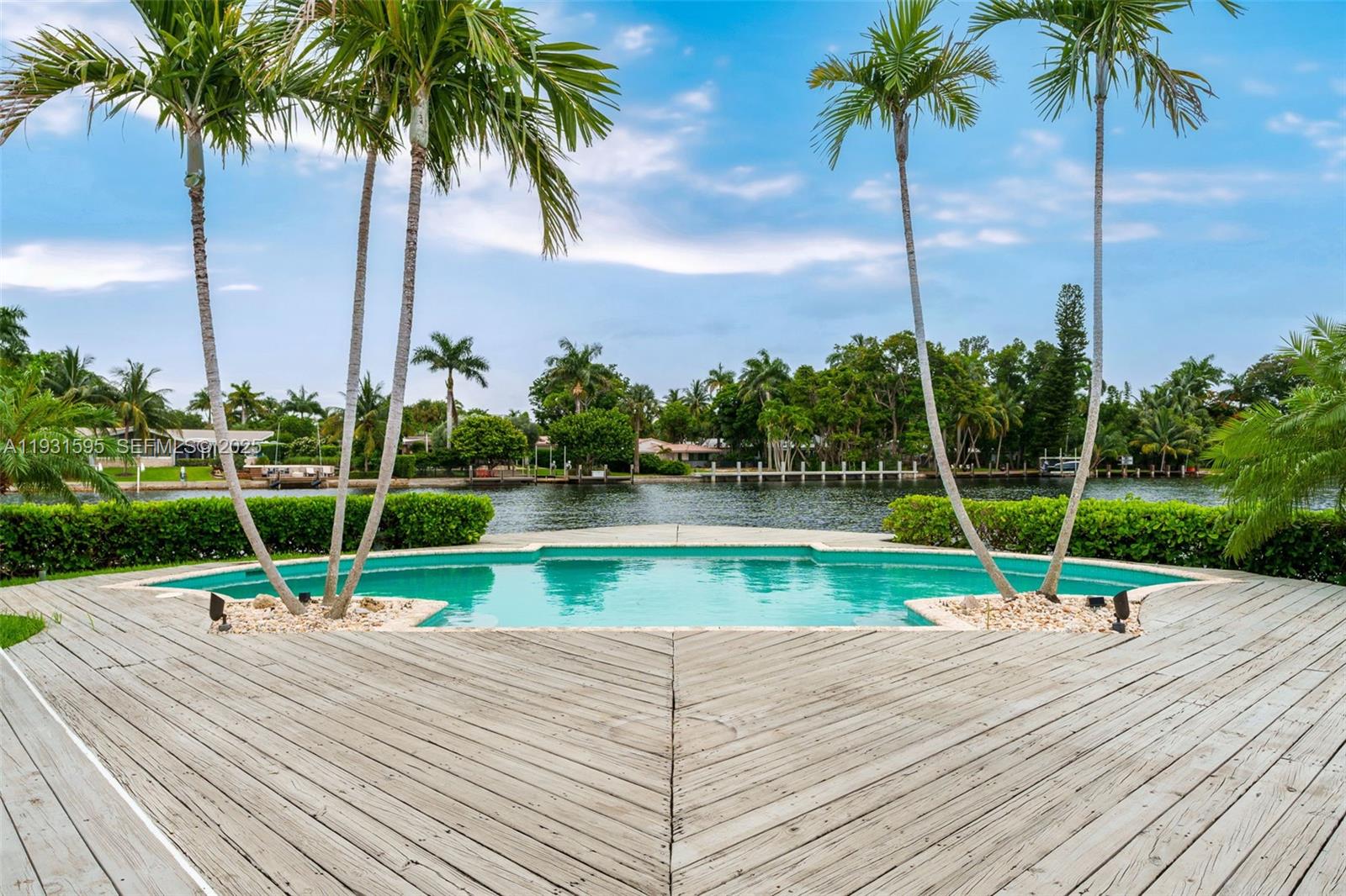 LAUDER GATE ISLES - Residential Lease