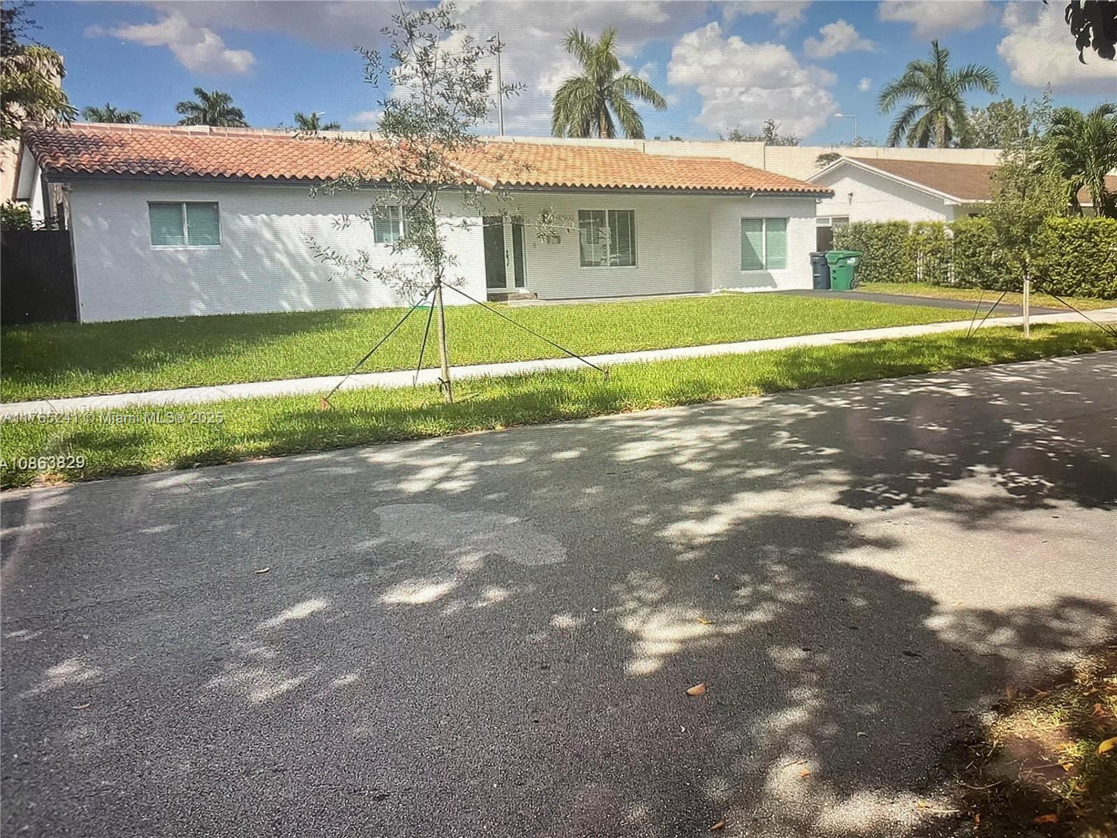 Rental Property at 10900 Sw 107th Ave, Miami, Broward County, Florida - Bedrooms: 3 
Bathrooms: 2  - $3,600 MO.