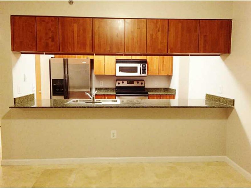 PRICED TO RENT QUICKLY!! Upgraded large 1 bedroom unit at The Club at Brickell Bay. Live right in the heart of Brickell and enjoy a great pool area, gym and other amenities. The unit has an upgraded kitchen with Stainless Steel appliances and granite coun tertops, upgraded marble flooring in the living area, new carpeting in the bedroom, a washer/dryer, basic cable, internet, and a large balcony with a city view. The landlord's recently painted the unit and it is ready for you to move in.