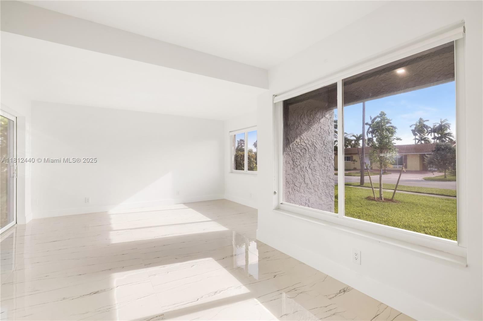 FLAMINGO MANORS - Residential