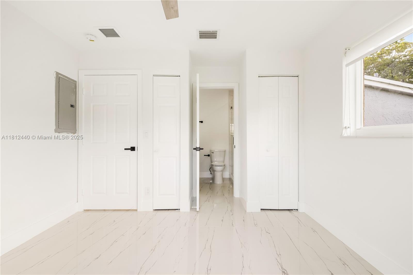 FLAMINGO MANORS - Residential