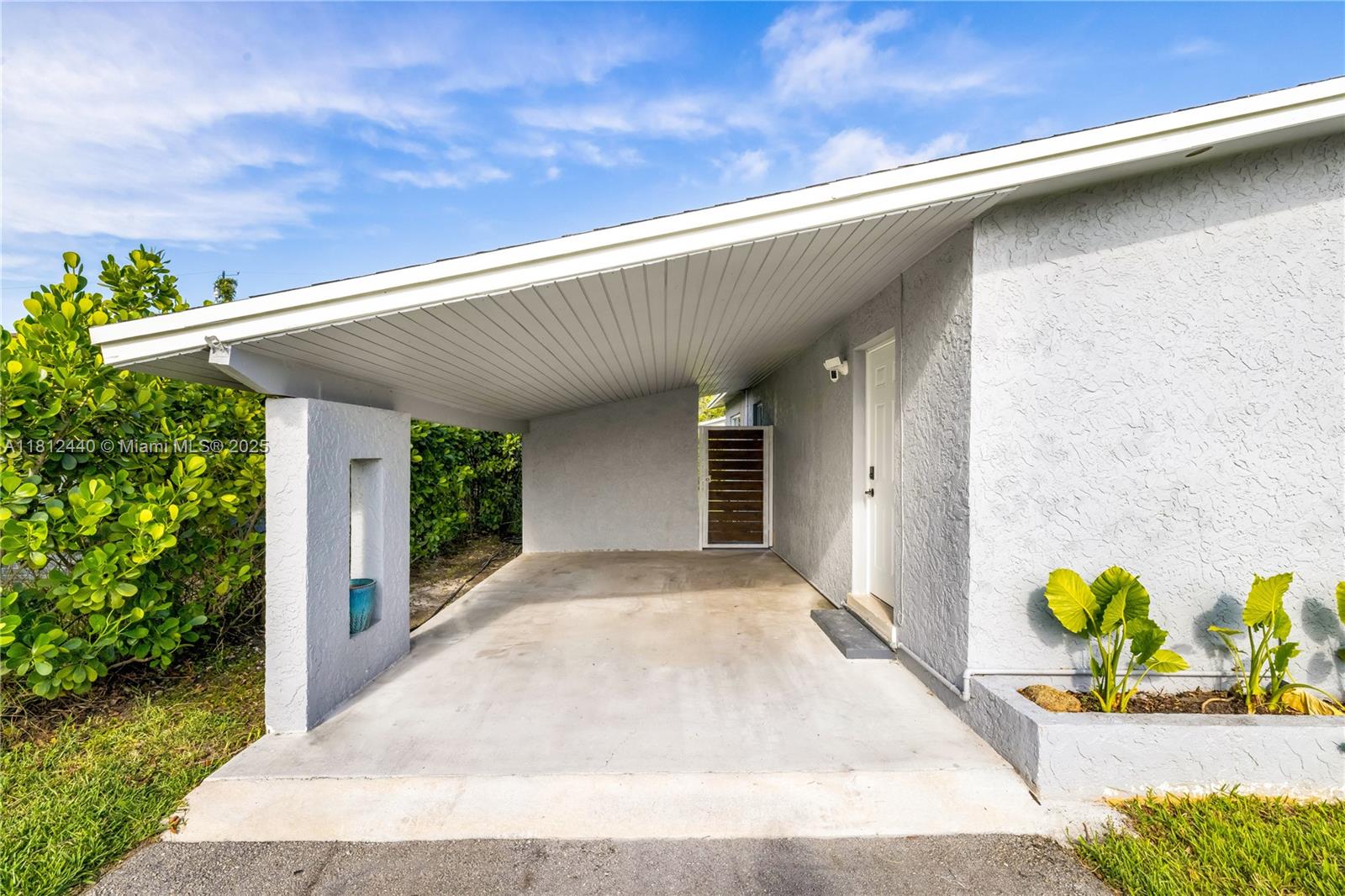 FLAMINGO MANORS - Residential
