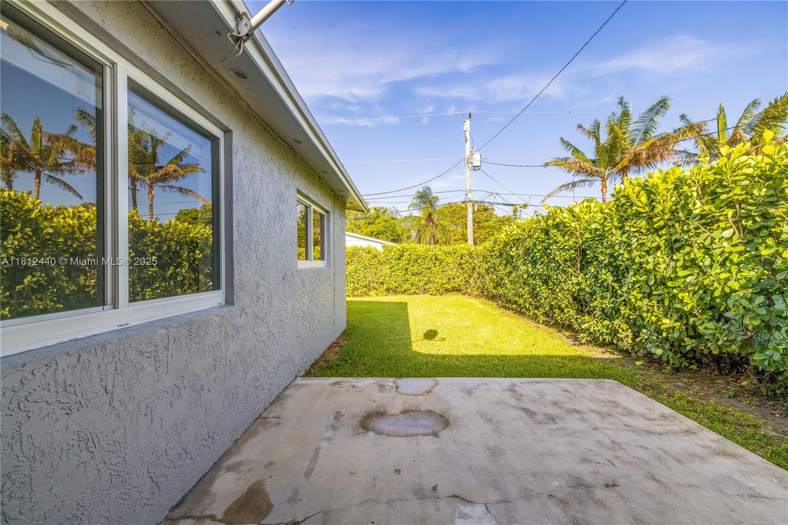 FLAMINGO MANORS - Residential