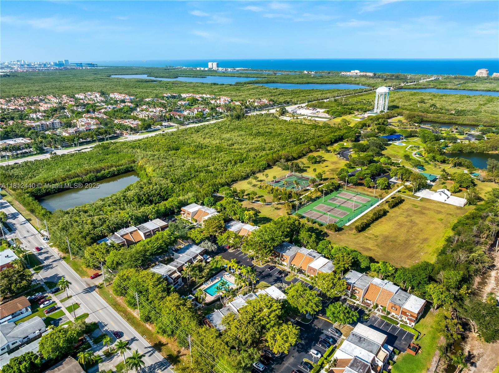 FLAMINGO MANORS - Residential