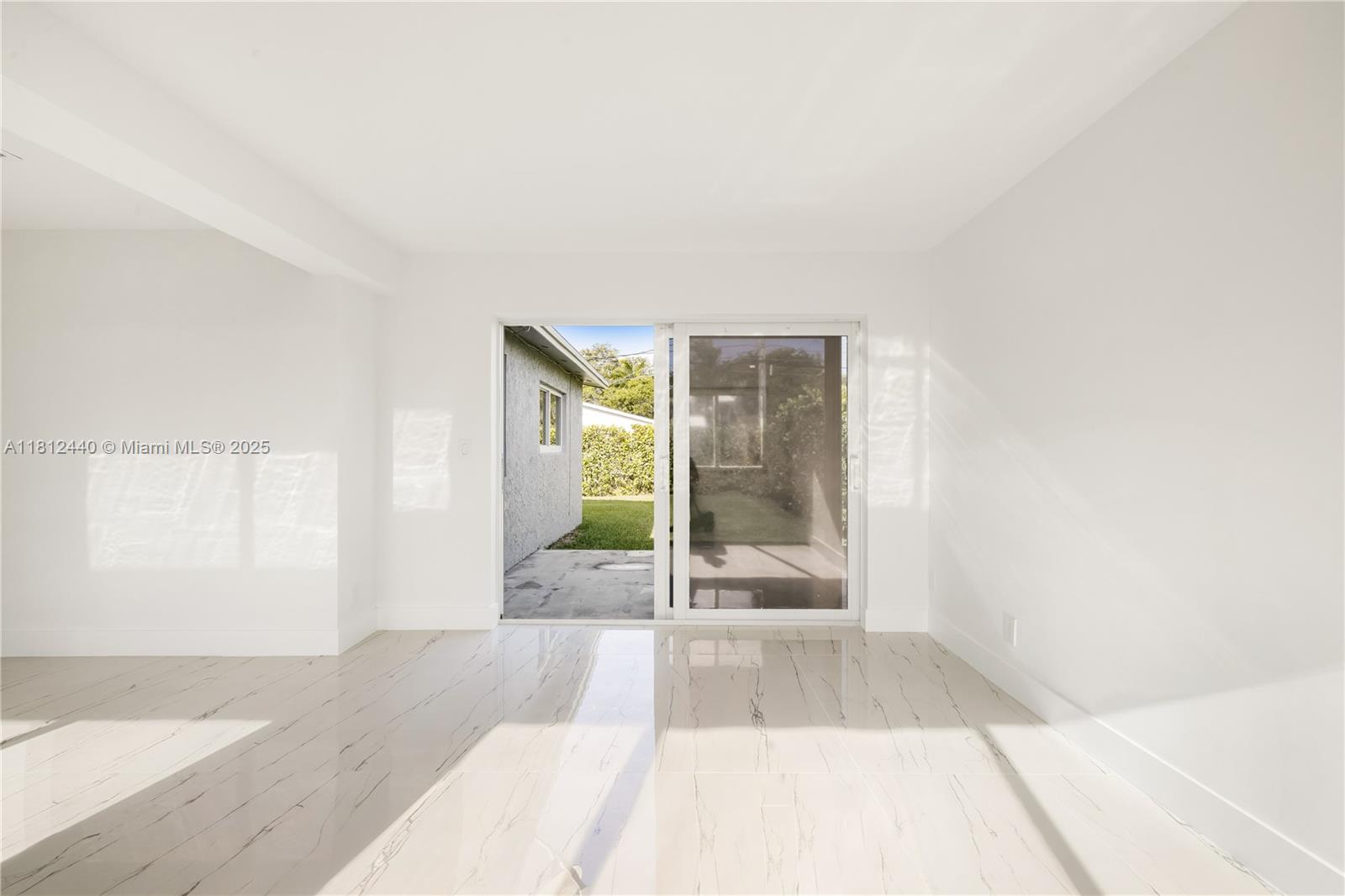 FLAMINGO MANORS - Residential