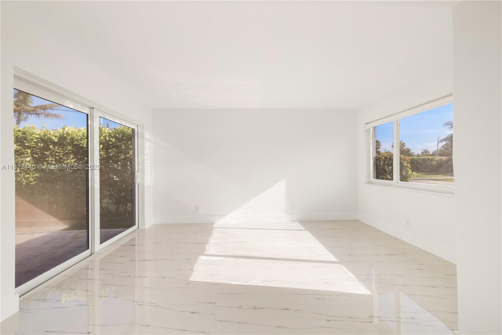 FLAMINGO MANORS - Residential