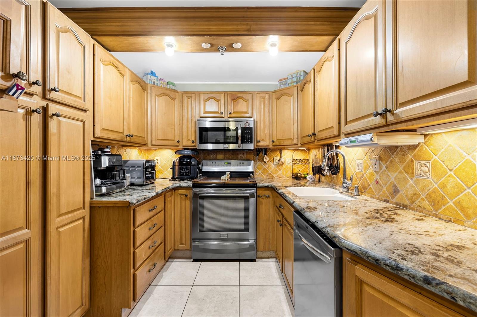 THE RIVIERA CONDO - Residential