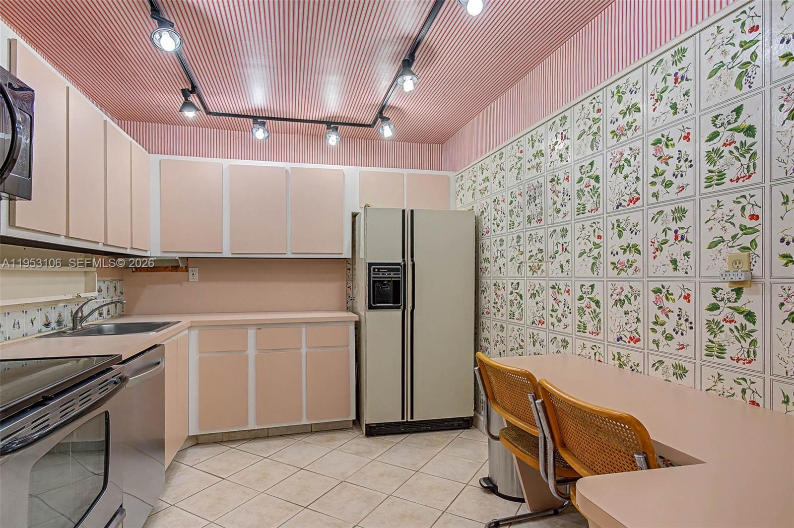 BAYSHORE PLACE CONDO - Residential