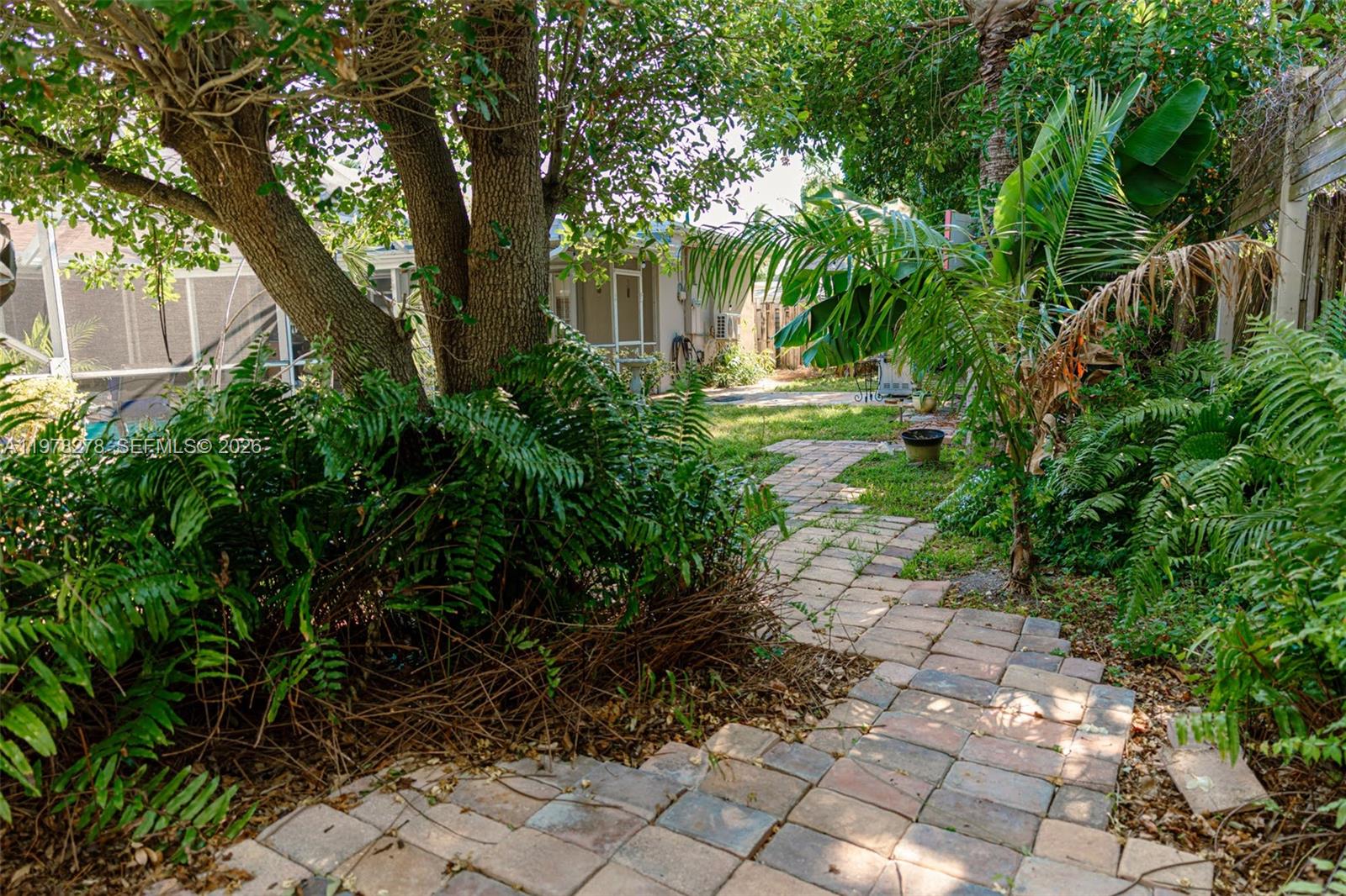 FLORESTA ESTATES 2ND SEC - Residential Lease