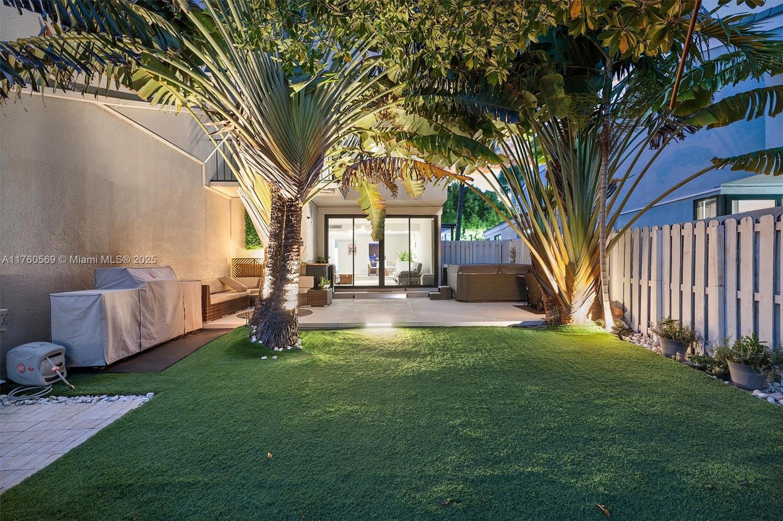 300 Poinciana Dr 702