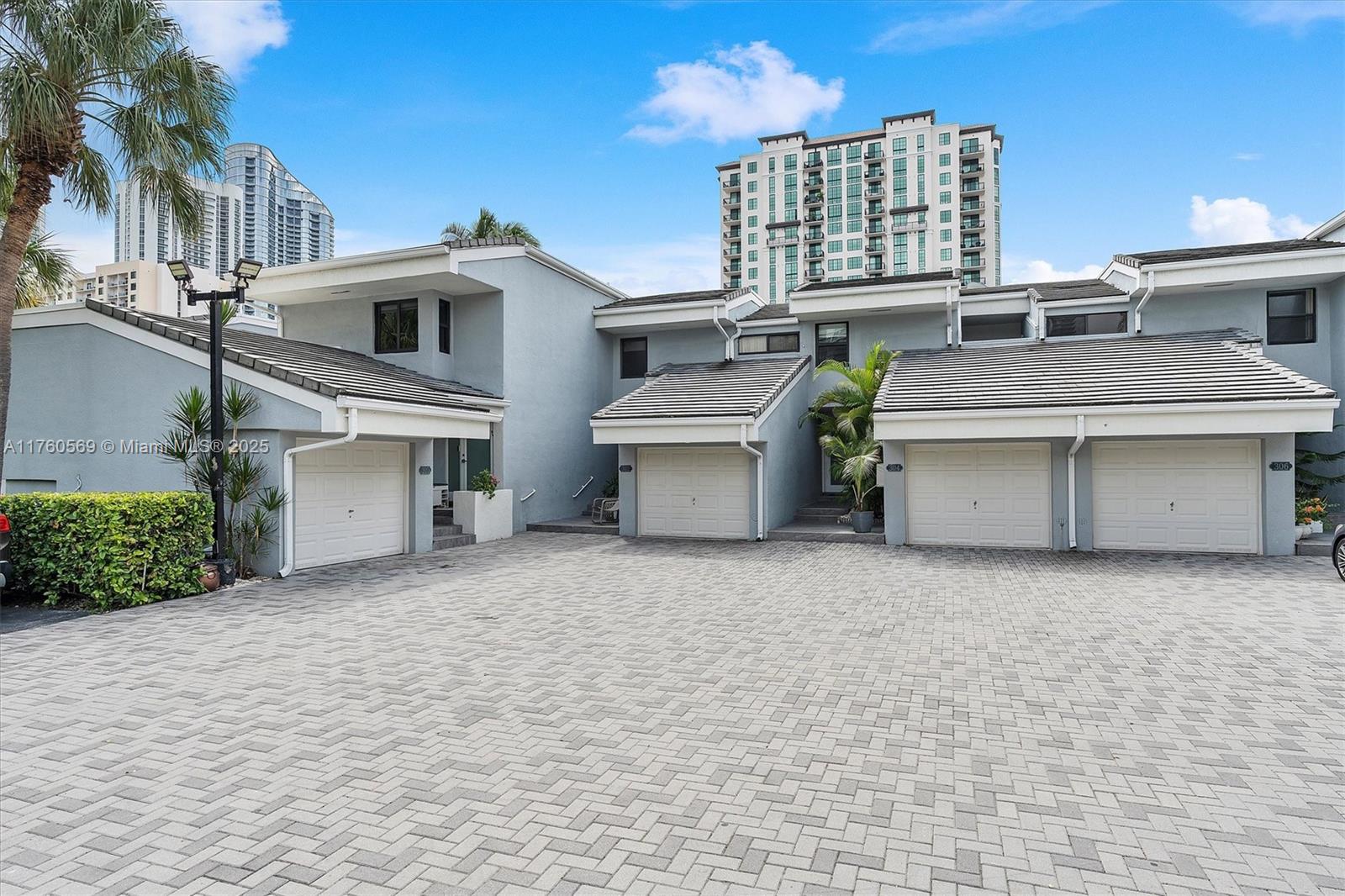 300 Poinciana Dr 702