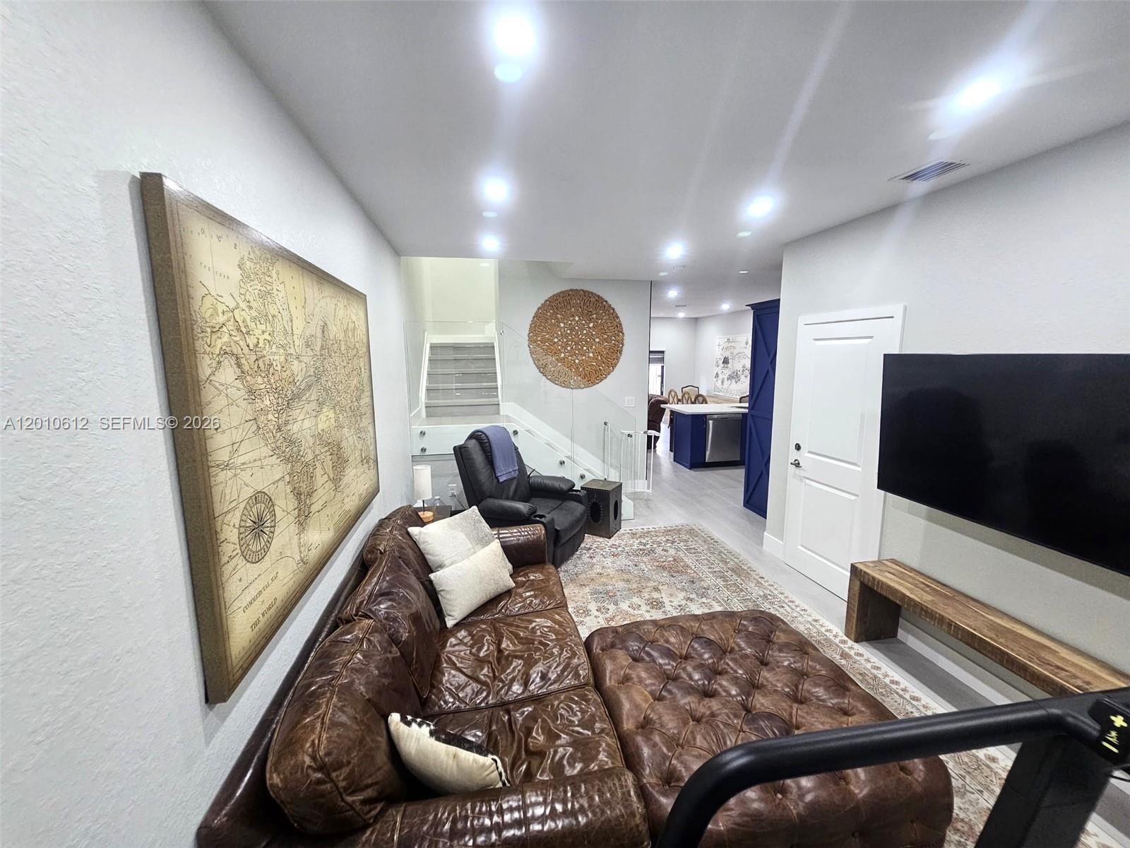 PINE ISLE - Residential
